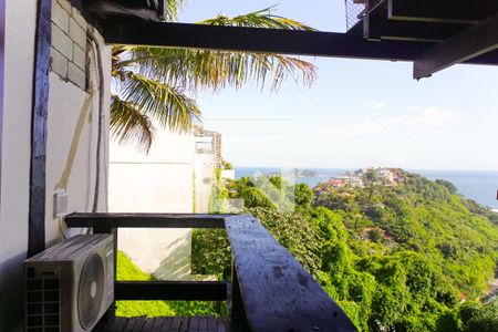 Casa de condomínio à venda com 700m², 5 quartos e 2 vagas Casa de condomínio à venda com 700m², 5 quartos e 2 vagasVaranda da Suíte 1