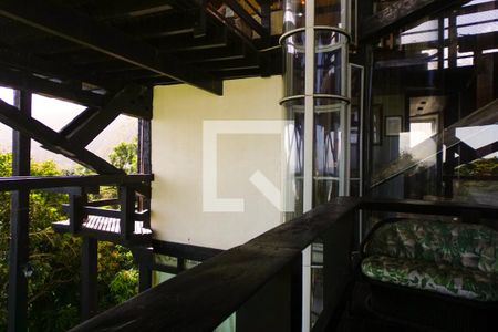 Casa de condomínio à venda com 700m², 5 quartos e 2 vagas Casa de condomínio à venda com 700m², 5 quartos e 2 vagasVaranda da Suíte 1