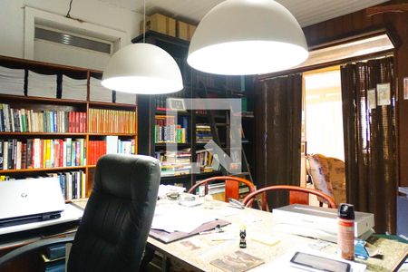 Casa de condomínio à venda com 700m², 5 quartos e 2 vagas Casa de condomínio à venda com 700m², 5 quartos e 2 vagasEscritório