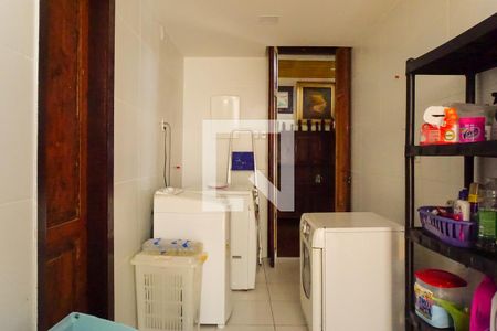 Casa de condomínio à venda com 700m², 5 quartos e 2 vagas Casa de condomínio à venda com 700m², 5 quartos e 2 vagasÁrea de Serviço