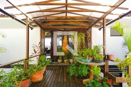 Casa de condomínio à venda com 700m², 5 quartos e 2 vagas Casa de condomínio à venda com 700m², 5 quartos e 2 vagasÁrea Externa - Hall de Entrada