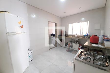 Cozinha de casa para alugar com 2 quartos, 132m² em Piratininga, Belo Horizonte