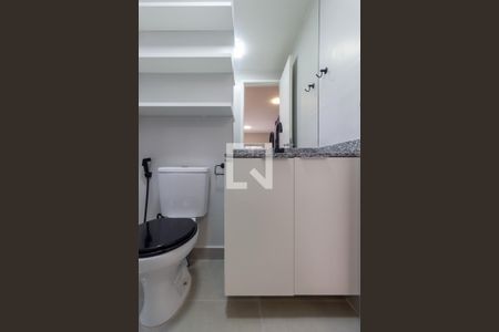 Banheiro de kitnet/studio para alugar com 1 quarto, 26m² em Consolação, São Paulo