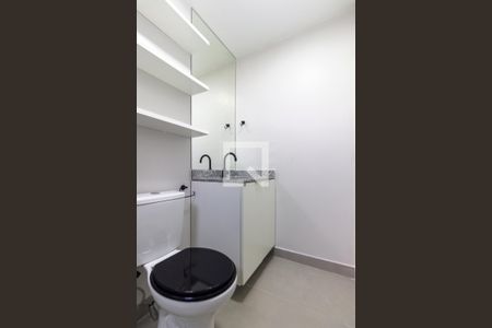 Banheiro de kitnet/studio para alugar com 1 quarto, 26m² em Consolação, São Paulo