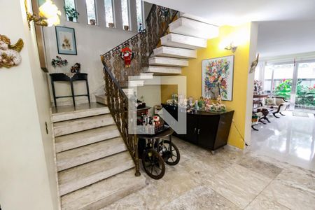 Escada acesso Quartos de casa à venda com 4 quartos, 380m² em Retiro Morumbi, São Paulo