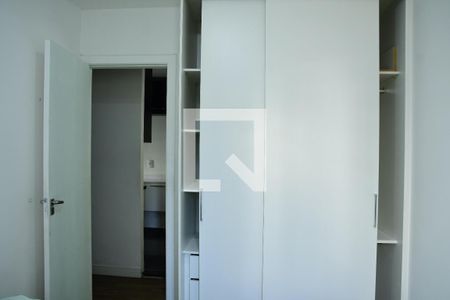 Quarto 1  de apartamento para alugar com 2 quartos, 54m² em Granja Viana, Cotia