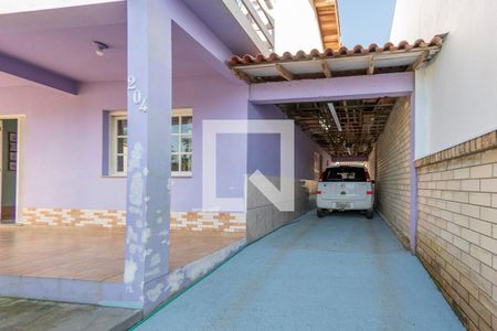 Casa à venda com 243m², 4 quartos e 4 vagas Casa à venda com 243m², 4 quartos e 4 vagasGaragem