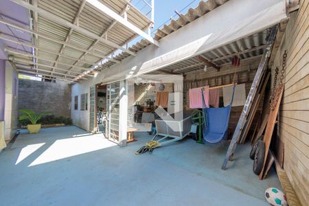 Casa à venda com 243m², 4 quartos e 4 vagas Casa à venda com 243m², 4 quartos e 4 vagasÁrea de Serviço