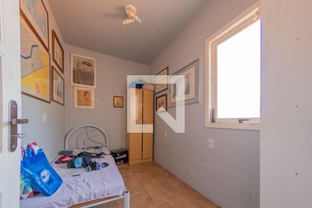 Casa à venda com 243m², 4 quartos e 4 vagas Casa à venda com 243m², 4 quartos e 4 vagasQuarto 4