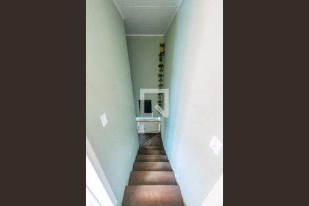 Casa à venda com 243m², 4 quartos e 4 vagas Casa à venda com 243m², 4 quartos e 4 vagasEscada
