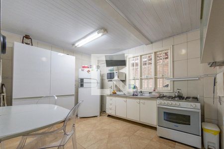 Casa à venda com 243m², 4 quartos e 4 vagas Casa à venda com 243m², 4 quartos e 4 vagasCozinha