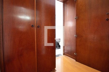 Apartamento à venda com 160m², 3 quartos e 2 vagas Apartamento à venda com 160m², 3 quartos e 2 vagasCloset