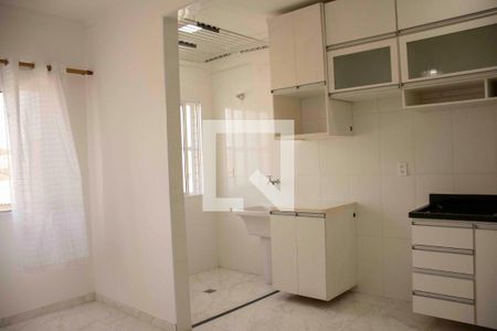 Sala e cozinha de casa de condomínio para alugar com 2 quartos, 56m² em Cidade Naútica, São Vicente