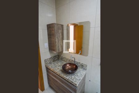 Banheiro de casa para alugar com 1 quarto, 77m² em Vila Carrao, São Paulo