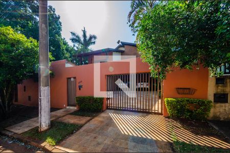 Casa para alugar com 500m², 6 quartos e 4 vagas Casa para alugar com 500m², 6 quartos e 4 vagasFachada