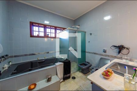 Casa para alugar com 500m², 6 quartos e 4 vagas Casa para alugar com 500m², 6 quartos e 4 vagasBanheiro da Suíte 1