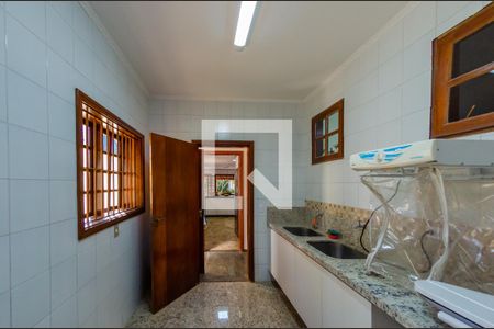 Casa para alugar com 500m², 6 quartos e 4 vagas Casa para alugar com 500m², 6 quartos e 4 vagasÁrea de Serviço