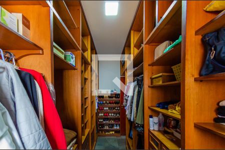 Casa para alugar com 500m², 6 quartos e 4 vagas Casa para alugar com 500m², 6 quartos e 4 vagasCloset da suíte 1Suíte 1