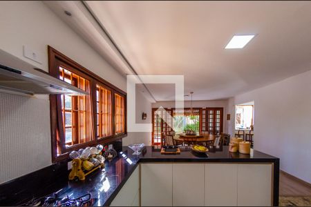 Casa para alugar com 500m², 6 quartos e 4 vagas Casa para alugar com 500m², 6 quartos e 4 vagasCozinha