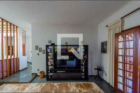 Casa para alugar com 500m², 6 quartos e 4 vagas Casa para alugar com 500m², 6 quartos e 4 vagasSala de TV