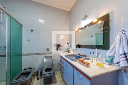 Casa para alugar com 500m², 6 quartos e 4 vagas Casa para alugar com 500m², 6 quartos e 4 vagasBanheiro da Suíte 1