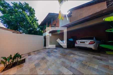 Casa para alugar com 500m², 6 quartos e 4 vagas Casa para alugar com 500m², 6 quartos e 4 vagasGaragem