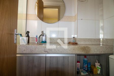 Banheiro de apartamento à venda com 2 quartos, 42m² em Rubem Berta, Porto Alegre