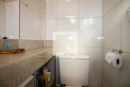 Banheiro de apartamento à venda com 2 quartos, 42m² em Rubem Berta, Porto Alegre