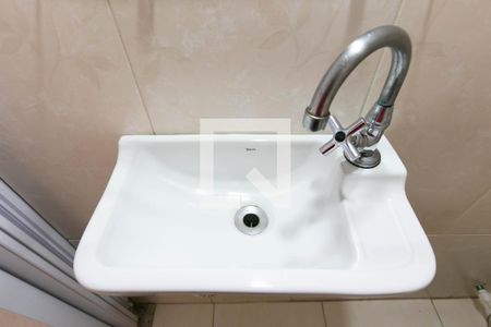 Detalhe - lavabo de casa de condomínio à venda com 2 quartos, 100m² em Vila Carmosina, São Paulo