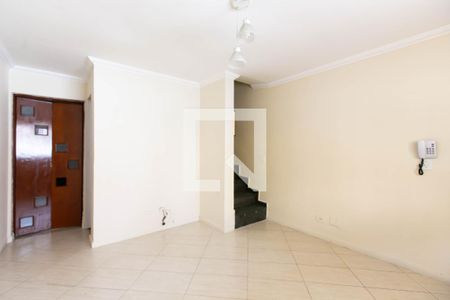 Sala de casa de condomínio à venda com 2 quartos, 100m² em Vila Carmosina, São Paulo