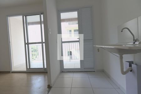 Cozinha de apartamento para alugar com 2 quartos, 41m² em Parque Industrial Tomas Edson, São Paulo