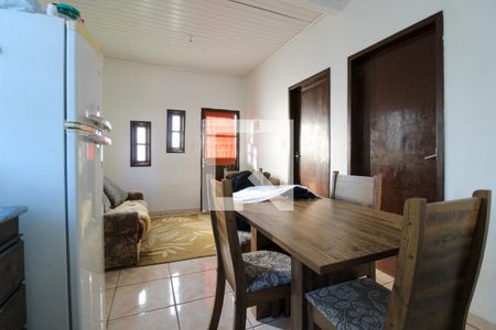 Sala de casa à venda com 4 quartos, 220m² em Mathias Velho, Canoas