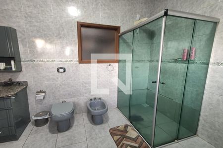 Casa para alugar com 284m², 3 quartos e 5 vagas Casa para alugar com 284m², 3 quartos e 5 vagasBanheiro da Suíte 1