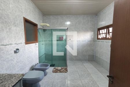 Casa para alugar com 284m², 3 quartos e 5 vagas Casa para alugar com 284m², 3 quartos e 5 vagasBanheiro da Suíte 1