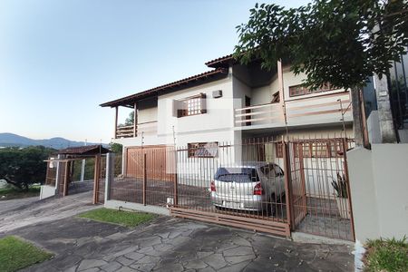 Casa para alugar com 284m², 3 quartos e 5 vagas Casa para alugar com 284m², 3 quartos e 5 vagasFachada