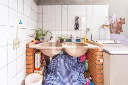 Casa para alugar com 280m², 4 quartos e 2 vagas Casa para alugar com 280m², 4 quartos e 2 vagasQuintal e área de Serviço da casa2