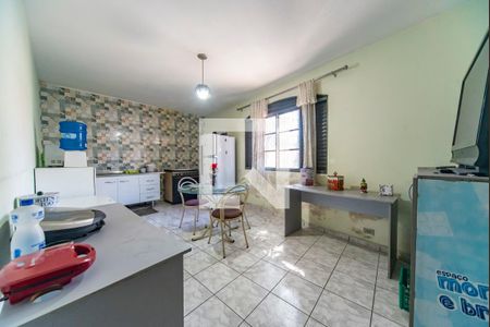 Casa para alugar com 280m², 4 quartos e 2 vagas Casa para alugar com 280m², 4 quartos e 2 vagasCozinha