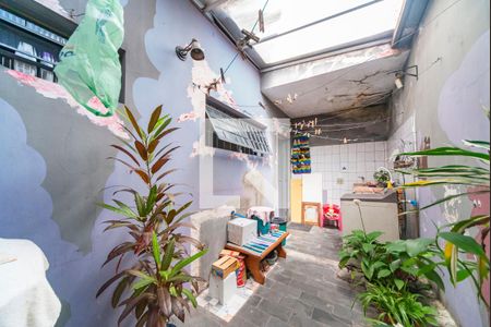 Casa para alugar com 280m², 4 quartos e 2 vagas Casa para alugar com 280m², 4 quartos e 2 vagasQuintal e área de Serviço da casa2