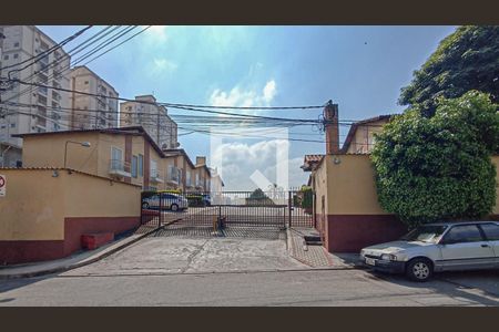 Fachada de casa à venda com 2 quartos, 110m² em Santa Maria, Osasco