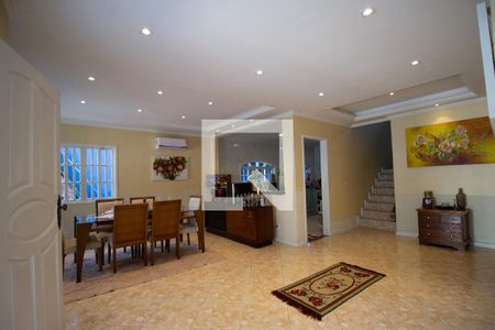 Sala de casa à venda com 5 quartos, 200m² em Vargem Grande, Rio de Janeiro
