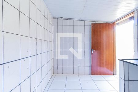 Cozinha de casa para alugar com 1 quarto, 27m² em Jardim dos Lagos, São Paulo