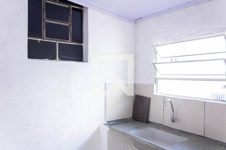 Cozinha de casa para alugar com 1 quarto, 17m² em Jardim dos Lagos, São Paulo