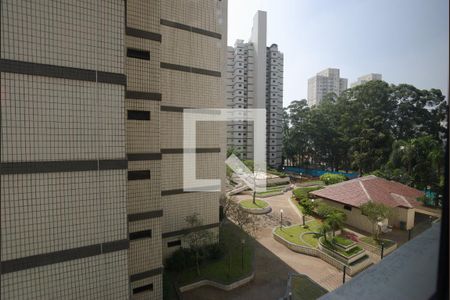 Apartamento à venda com 185m², 3 quartos e 4 vagas Apartamento à venda com 185m², 3 quartos e 4 vagasÁrea de Serviço - Vista