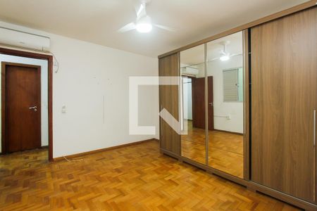 Quarto  de apartamento à venda com 1 quarto, 55m² em Passo da Areia, Porto Alegre