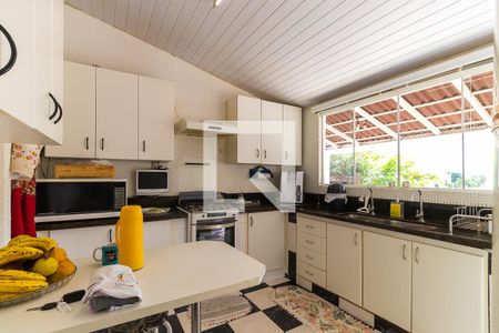 Casa de condomínio à venda com 430m², 3 quartos e 4 vagas Casa de condomínio à venda com 430m², 3 quartos e 4 vagasCozinha