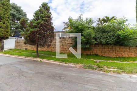 Casa de condomínio à venda com 430m², 3 quartos e 4 vagas Casa de condomínio à venda com 430m², 3 quartos e 4 vagasFachada