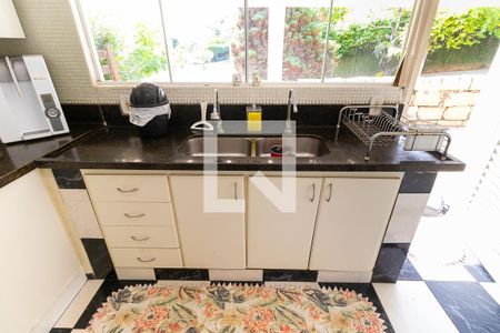 Casa de condomínio à venda com 430m², 3 quartos e 4 vagas Casa de condomínio à venda com 430m², 3 quartos e 4 vagasCozinha