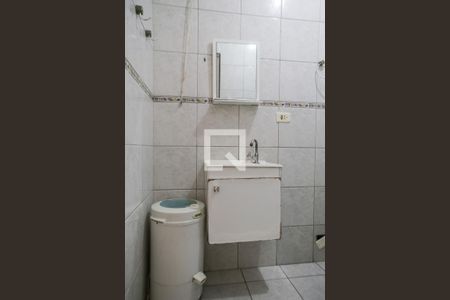 Banheiro de kitnet/studio para alugar com 1 quarto, 32m² em José Menino, Santos