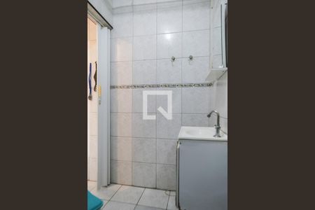 Banheiro de kitnet/studio para alugar com 1 quarto, 32m² em José Menino, Santos