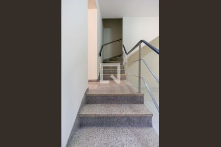 Escadas de casa à venda com 3 quartos, 160m² em Imirim, São Paulo